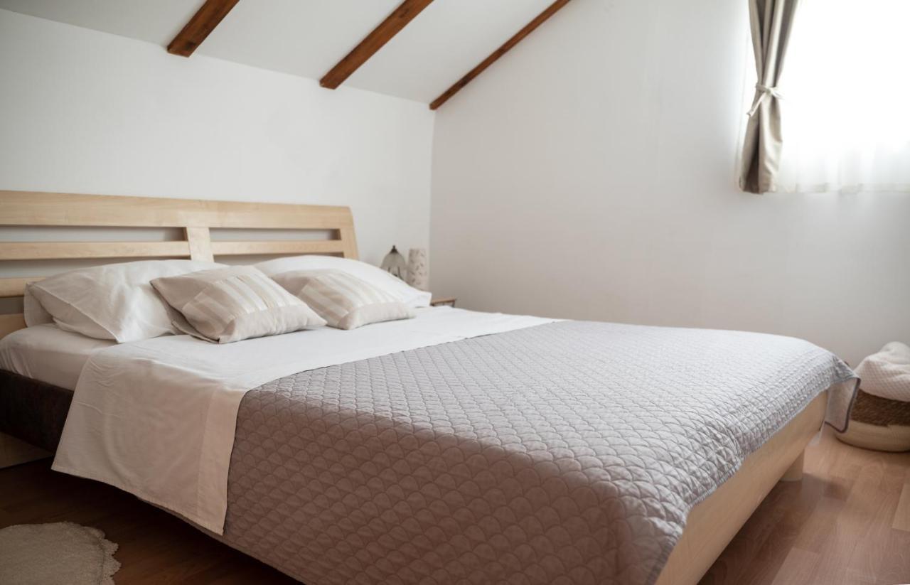 Apartman Milutin Vrsi Exterior foto