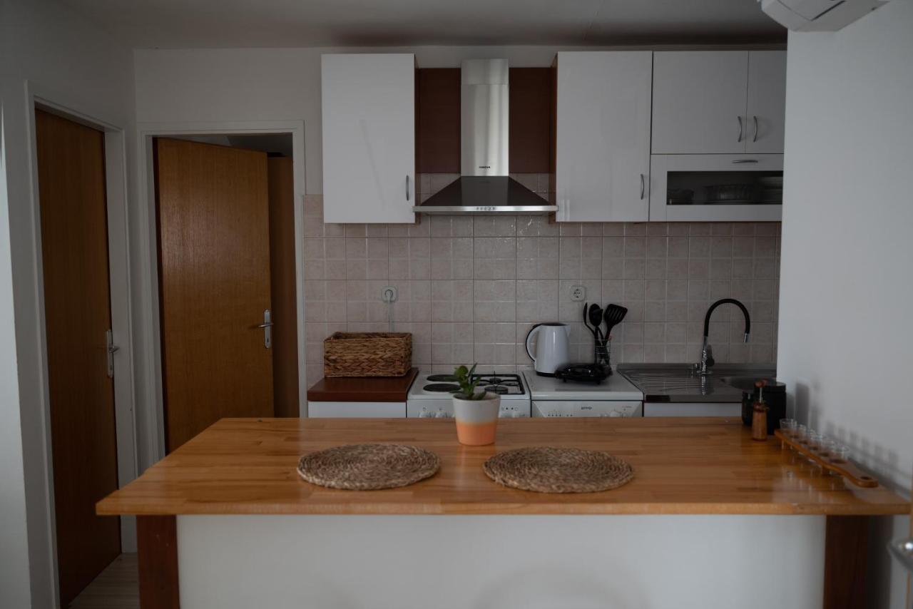Apartman Milutin Vrsi Exterior foto