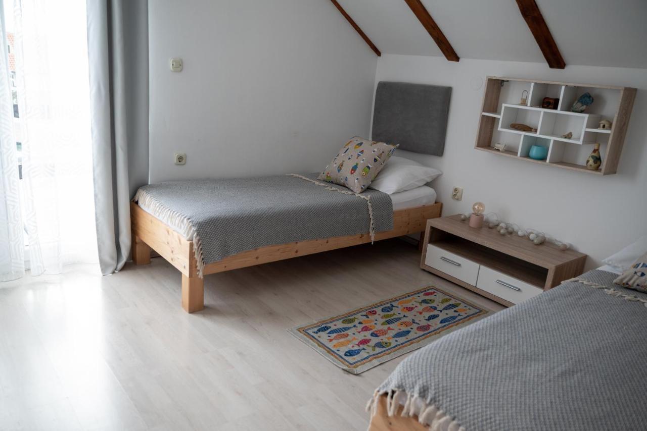 Apartman Milutin Vrsi Exterior foto