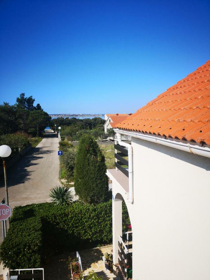 Apartman Milutin Vrsi Exterior foto